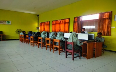 SMKN 1 Kemlagi Selenggarakan Tes TOEIC untuk Tingkatkan Daya Saing Lulusan