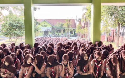 Istigasah Jumat Pagi Perkuat Karakter Religius, Disiplin,  dan Tanggung Jawab Warga SMK Negeri 1 Kemlagi